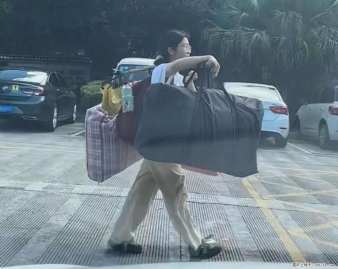 全网追的“扁担女孩”,找了一份暑假工,时薪12元 - 黔西南生活资讯 - 黔西南28生活网 qxn.28life.com