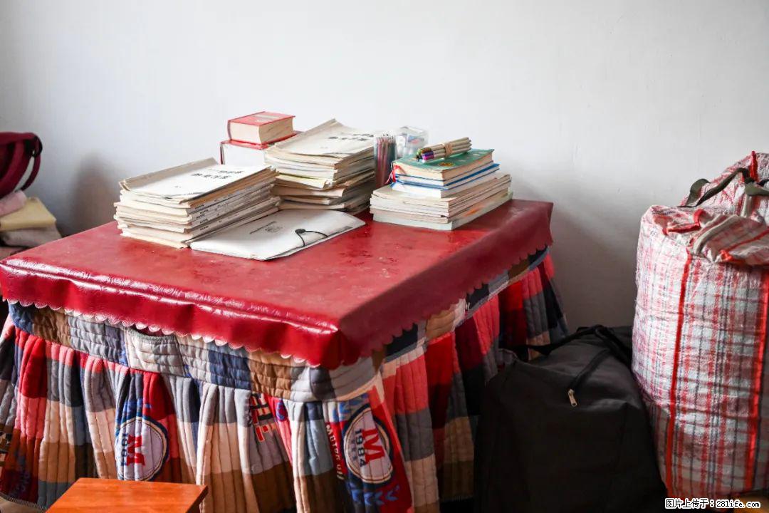 全网追的“扁担女孩”,找了一份暑假工,时薪12元 - 黔西南生活资讯 - 黔西南28生活网 qxn.28life.com