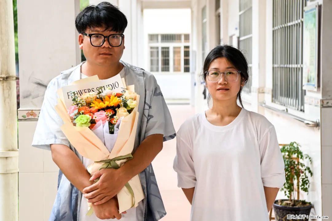 全网追的“扁担女孩”,找了一份暑假工,时薪12元 - 黔西南生活资讯 - 黔西南28生活网 qxn.28life.com