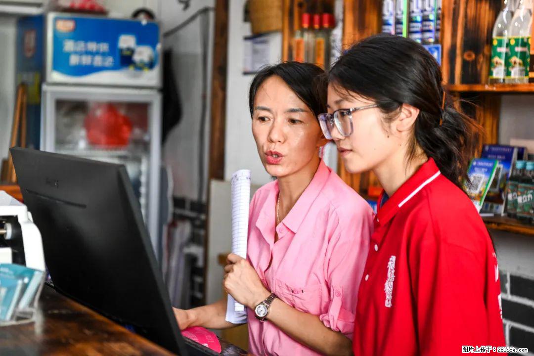 全网追的“扁担女孩”,找了一份暑假工,时薪12元 - 黔西南生活资讯 - 黔西南28生活网 qxn.28life.com